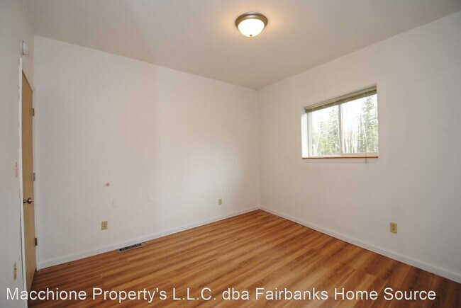 Building Photo - 3 br, 1.5 bath House - 2829 Horseshoe Way