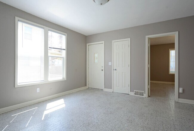 Building Photo - 1165 Minnehaha Ave E