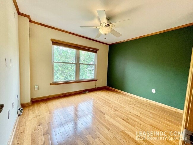 Building Photo - 936 4th St NE