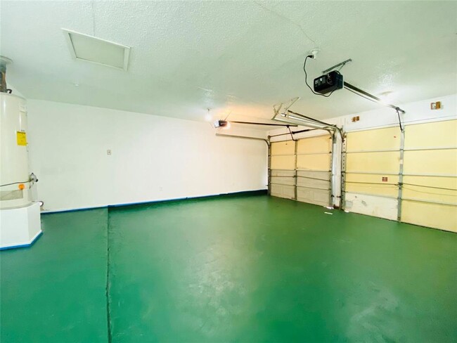 Building Photo - 16118 Pasadero Dr