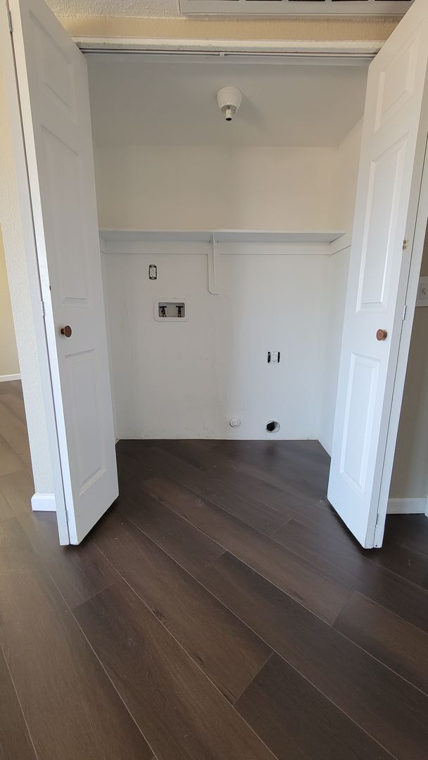 Building Photo - Cozy 1BR/1BA Condo w/ A/C • Full Kitchen Suite • Assigned Parking in Tucson