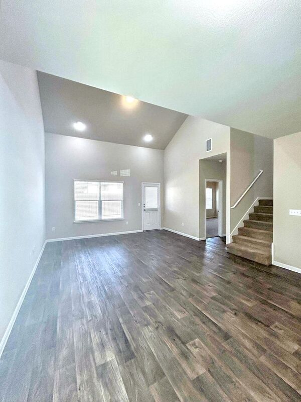 Building Photo - 215 Cibolo Creek Dr