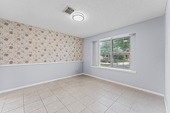 Building Photo - 11914 Meadowtrail Ln