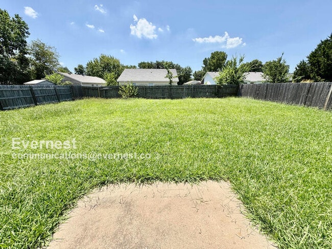 Building Photo - Lovely 3-Bedroom Home with Modern Amenitie...