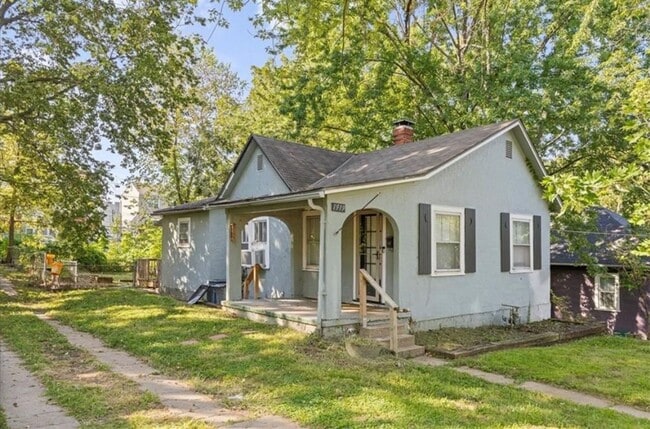 Building Photo - 3 bed 1 bath by ku med