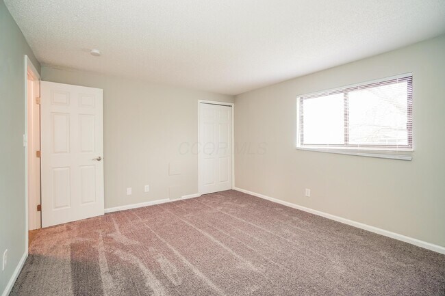 Building Photo - 1571 Kerryglen Dr