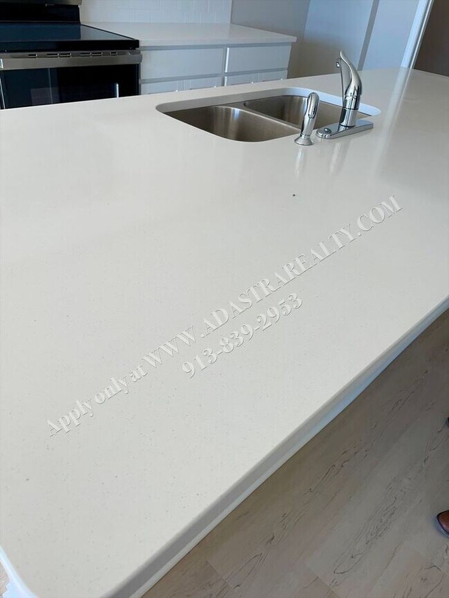 Building Photo - Brand New!! 3 Bed 2 Bath Home in Spring Hill-Available NOW!!