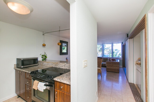 Building Photo - Fully Furnished Beach Front Condo on North Shore!