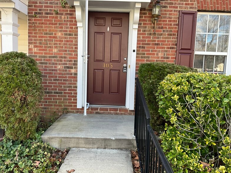 Entrance - 1965 Charlotte Hwy