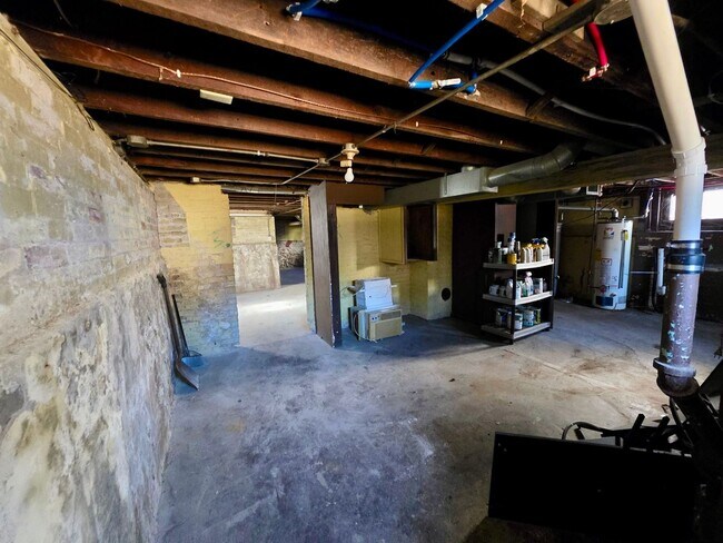 Building Photo - 1801 N Wisconsin St