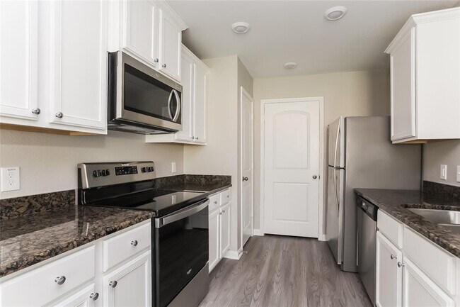 Building Photo - 27122 Leonardo Dr