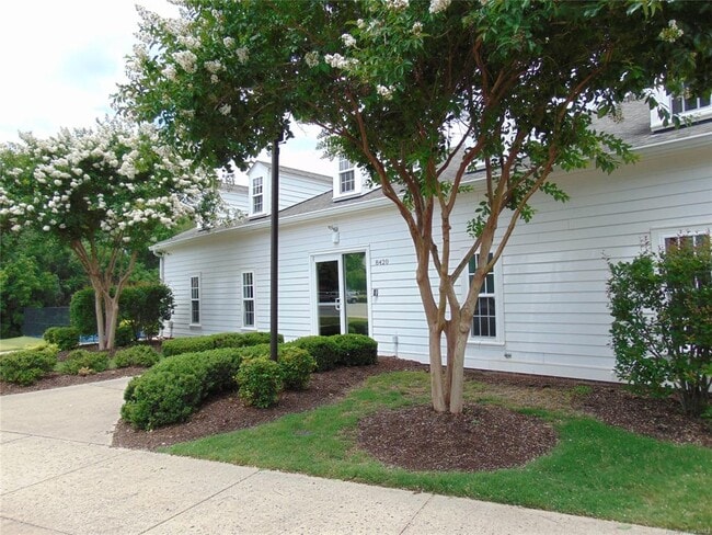 Building Photo - 3215 Kenton Ct