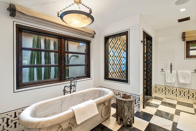 Building Photo - 535 N Belardo Rd