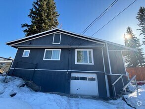 Building Photo - Haines 308