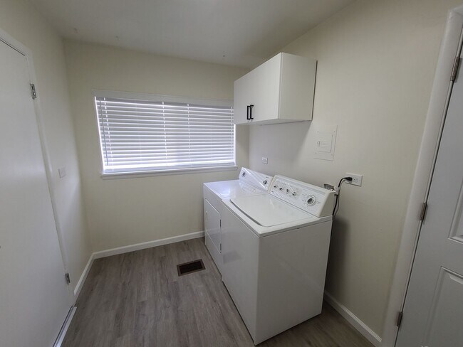 Building Photo - Charming 3BR House in University Hills