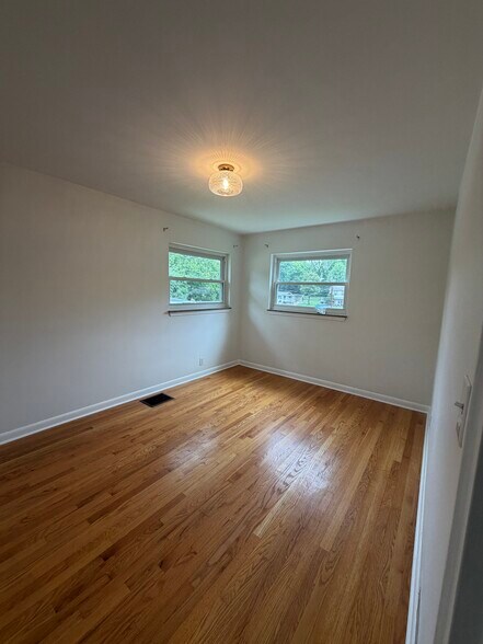 Building Photo - 42 Alpine Dr