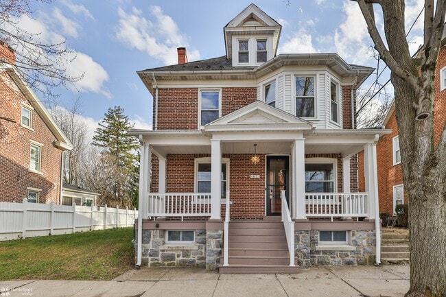 Building Photo - 67 W Laurel St