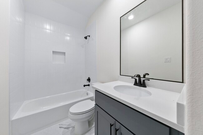Building Photo - 946 Judiway St