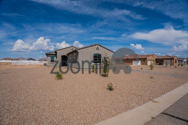 Building Photo - Coming Soon  Mid May 2026!- 4bdrm 3bath - 1 acre horse property