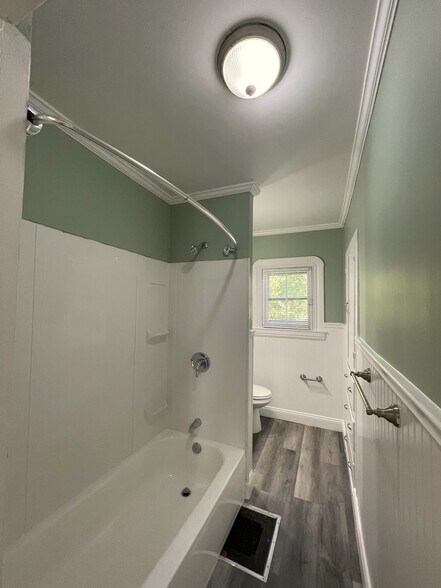 Bathroom - 533 W Gray St