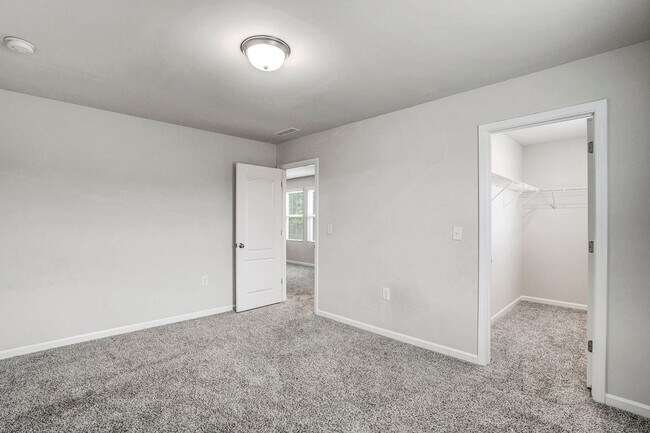 Building Photo - 205 Wilbur Lake Dr