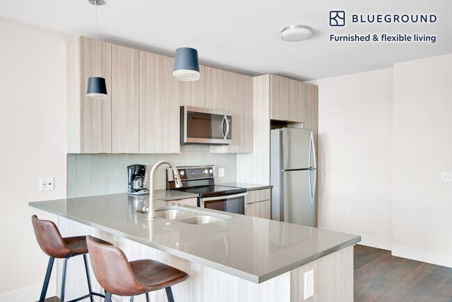 Building Photo - 985 Albion St