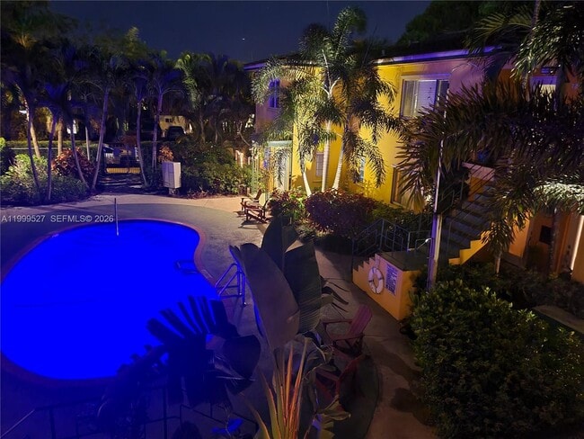 Building Photo - 729 NE 16th Ave