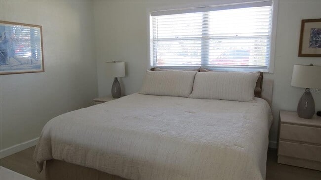 Building Photo - 7193 W Country Club Dr N