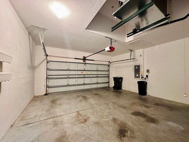 Building Photo - 17928 Timber View St