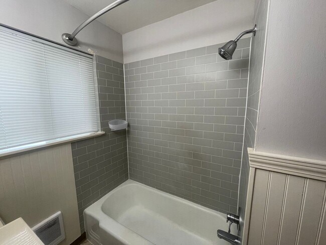 Building Photo - Charming Forest Grove 2BR Home – Great Wal...