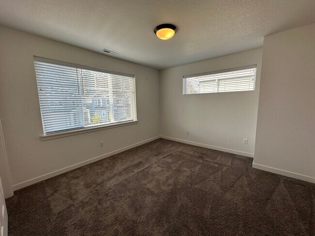 Building Photo - 968 SW 213th Ave