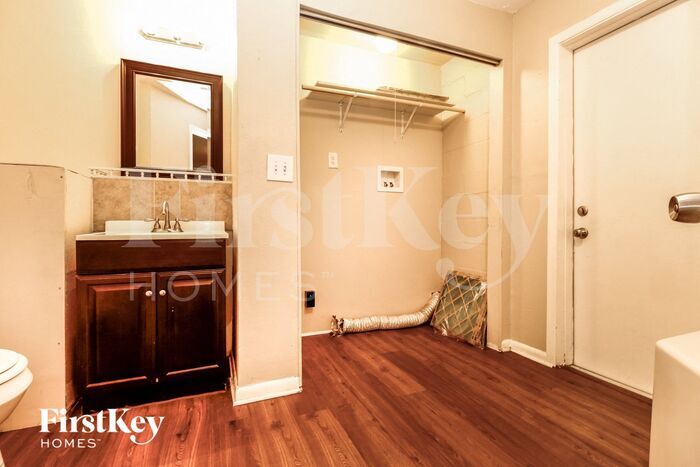 Building Photo - 4125 Woodsville Dr