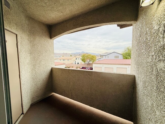 Building Photo - 3 bdrm, 2 bath Mission Hills Condo-Availab...