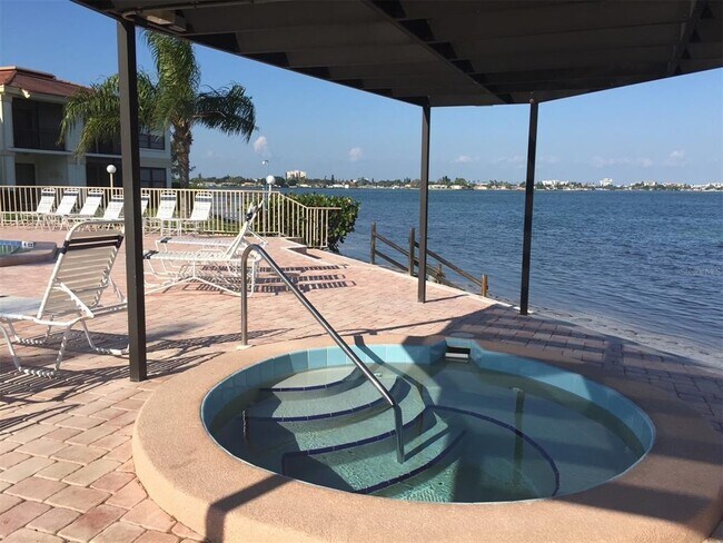 Building Photo - 6180 Sun Blvd