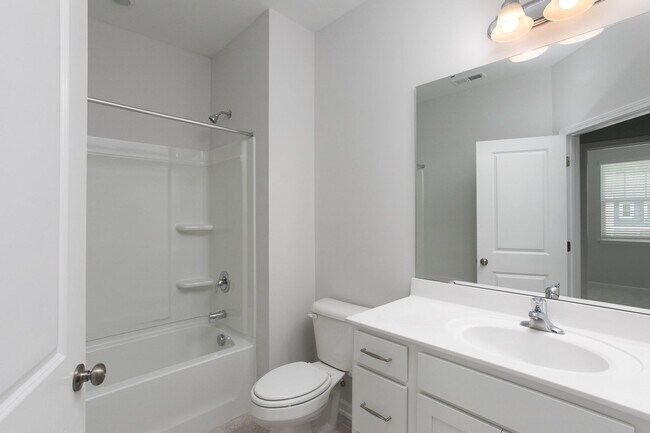Building Photo - Gorgeous Townhome With Loads of Amenities in Ellis Crossing!