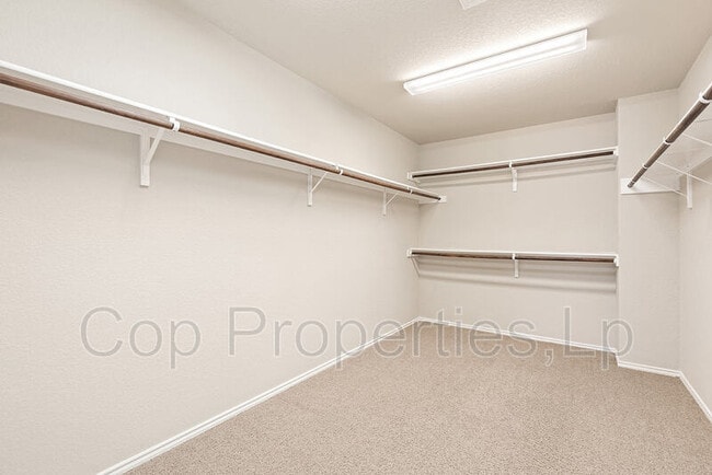 Building Photo - 12638 Red Maple Way