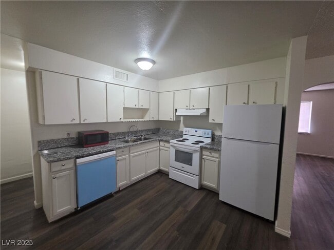 Building Photo - 6232 Blair Way