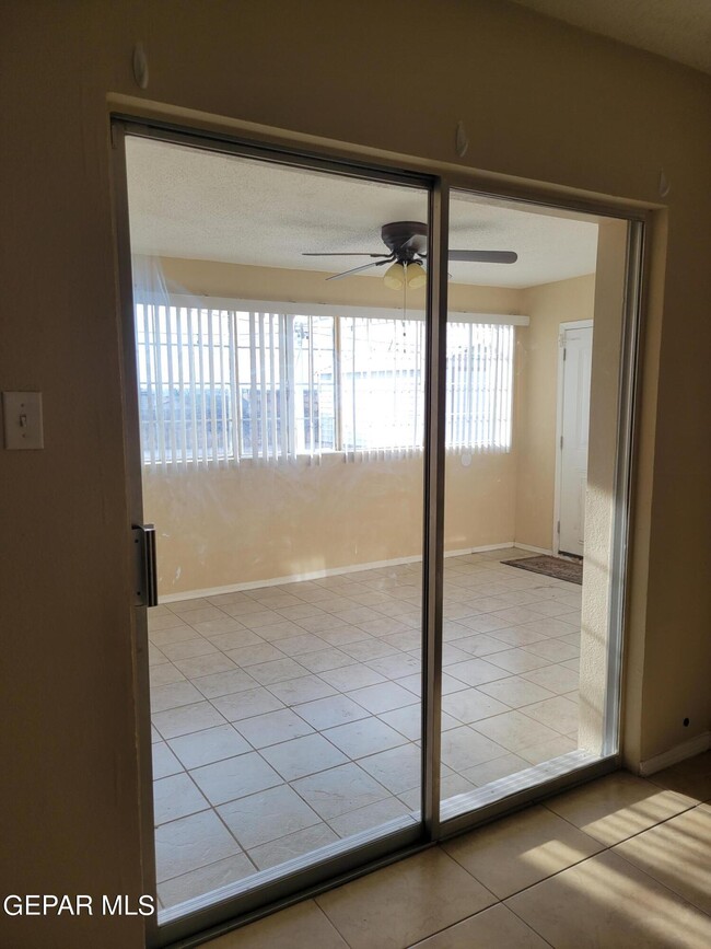 Building Photo - 305 Garden Grove Ln
