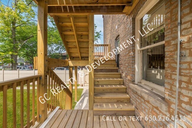 Building Photo - 3515 S Lituanica Ave