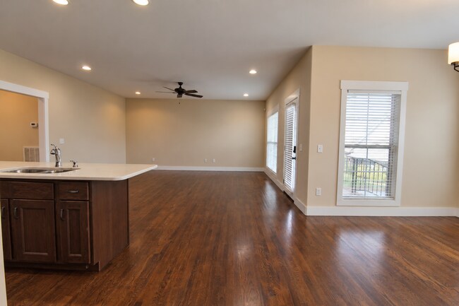 Building Photo - 1137 Cross Pointe Dr