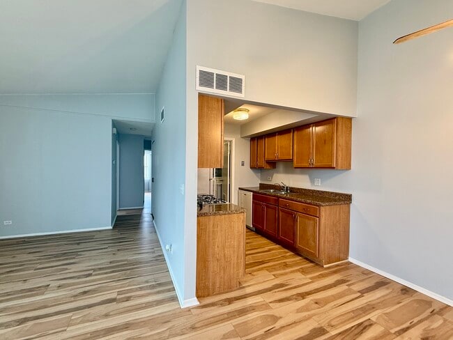 Building Photo - 330 Hampton Ct