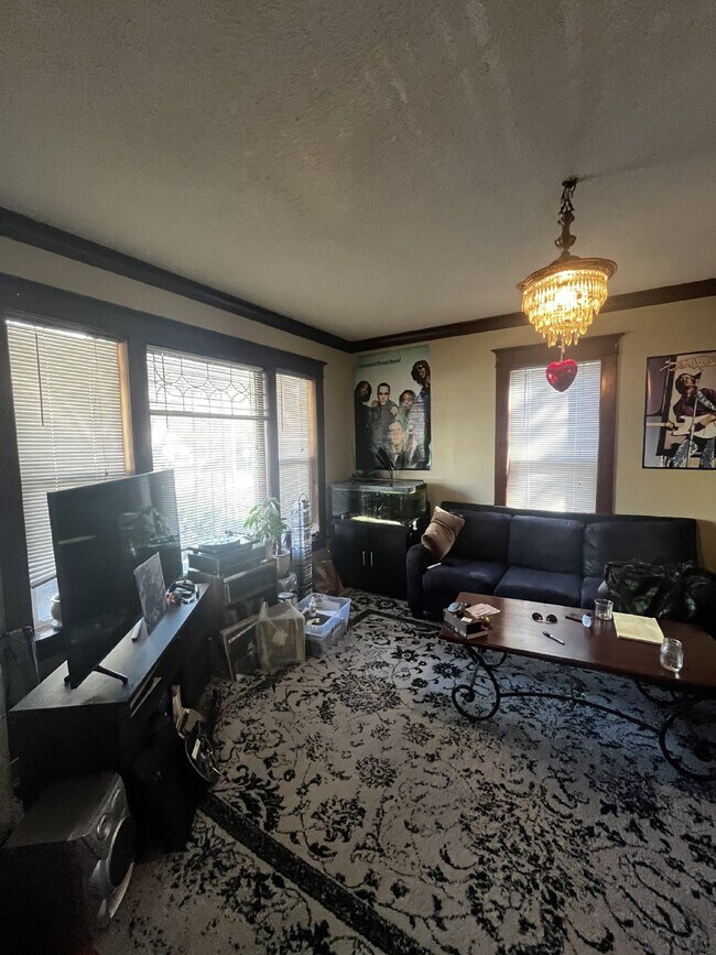 Building Photo - Cozy 4 Bed 1 Bath near UWEC!