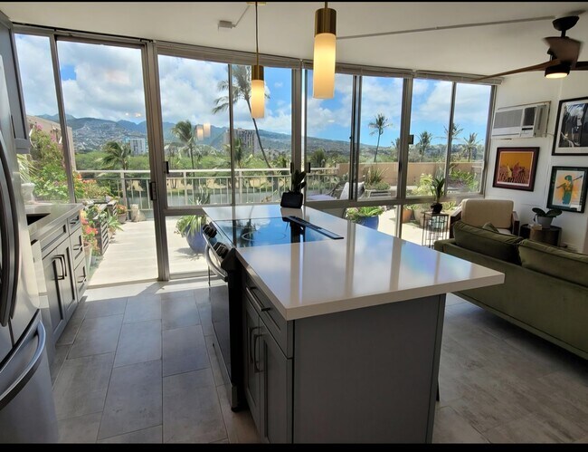 Building Photo - 2415 Ala Wai Blvd