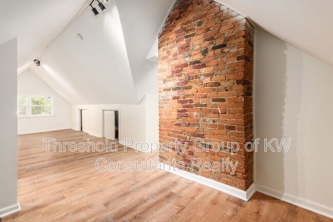 Building Photo - 865 Old Leonard Ave