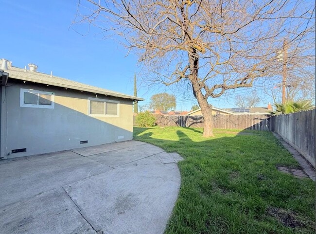 Building Photo - 3224 Erie Ave