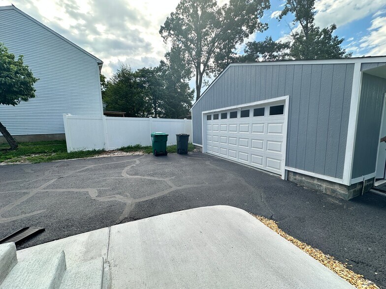 Building Photo - 9310 Coleson Rd