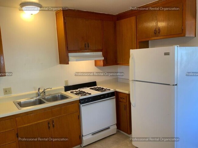 Building Photo - Coming Soon: Charming 2-Bed Duplex with Pa...