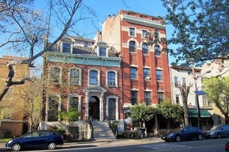 Building Photo - 174 Grand St