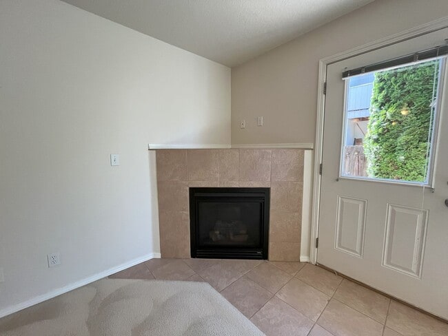 Building Photo - Welcome to this charming 3-bedroom, 3-bathroom home in Forest Grove!