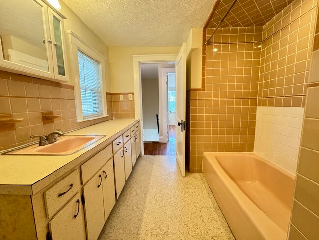 Building Photo - 273 Front St